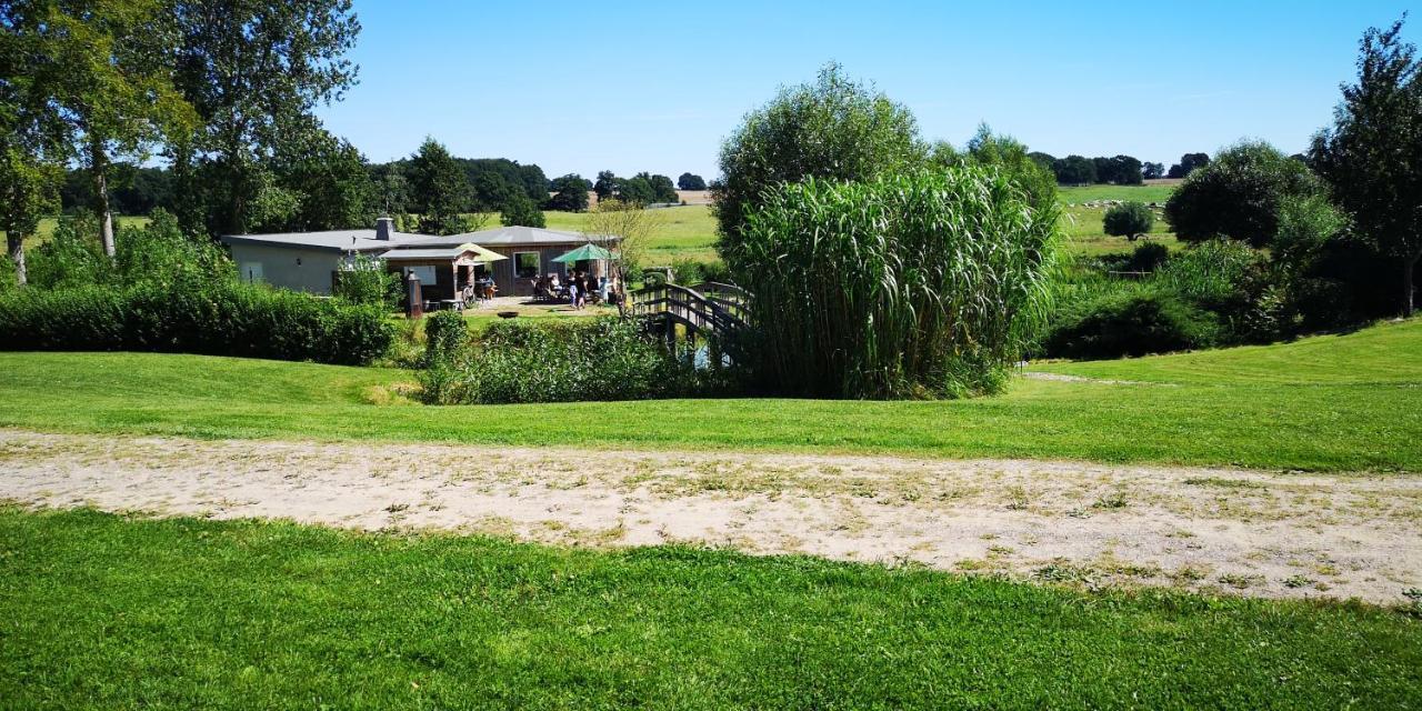 Peenehof Koeppen - Ferienwohnungen & Schlaffaesser Jordenstorf Exterior photo