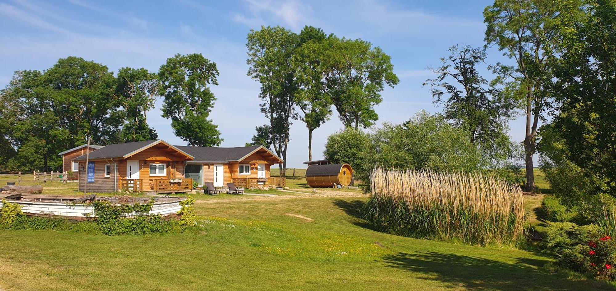 Peenehof Koeppen - Ferienwohnungen & Schlaffaesser Jordenstorf Exterior photo