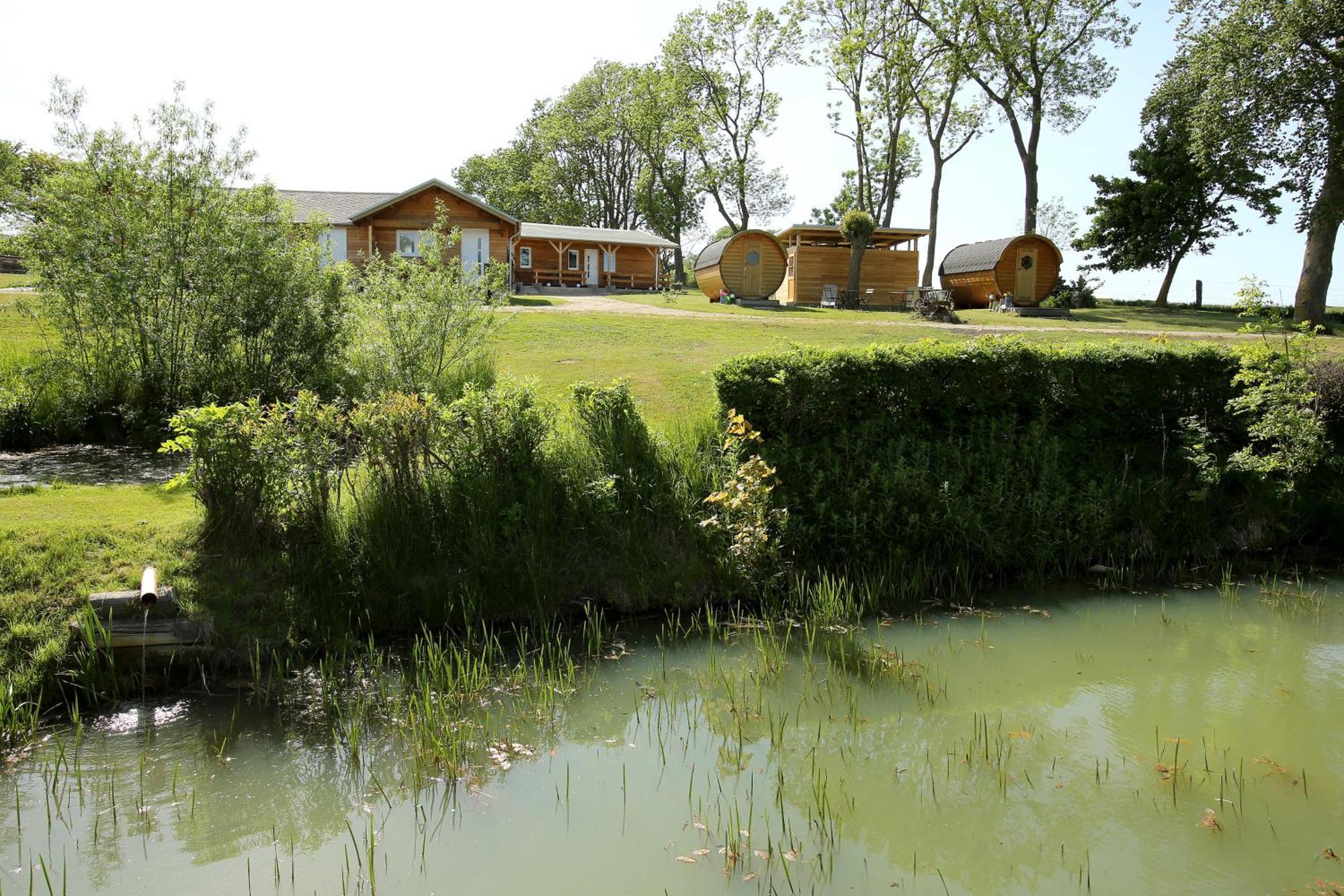Peenehof Koeppen - Ferienwohnungen & Schlaffaesser Jordenstorf Exterior photo